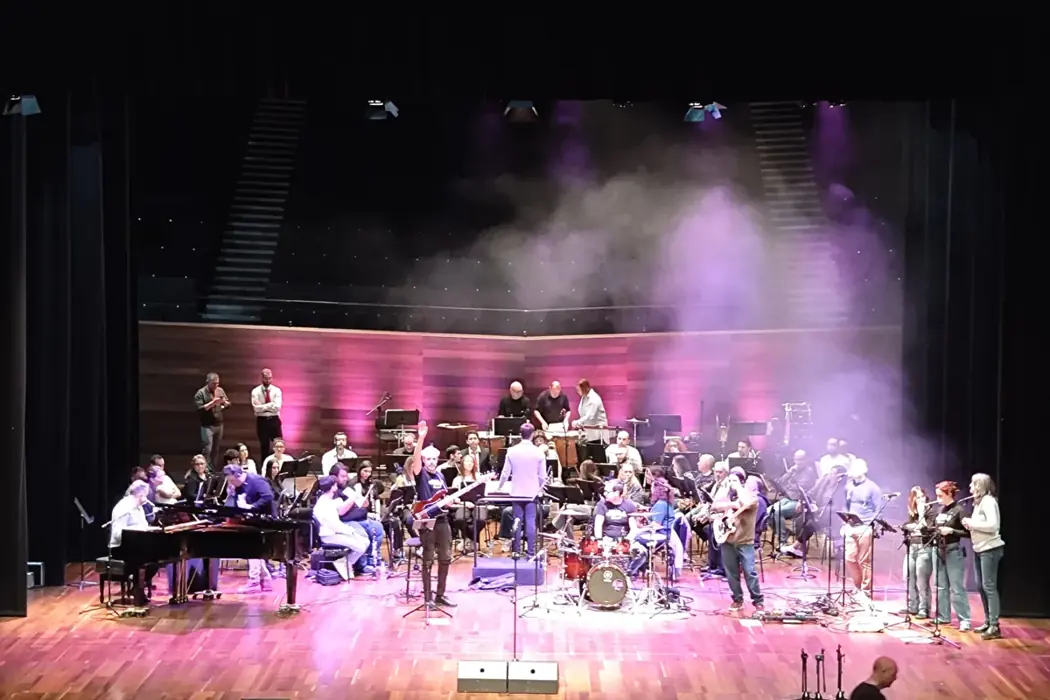 La Banda Reino de León al completo en un concierto sobre el escenario